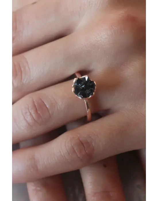 Siyah Renk Lotus Çiçek Figür Altın Çelik Yüzük