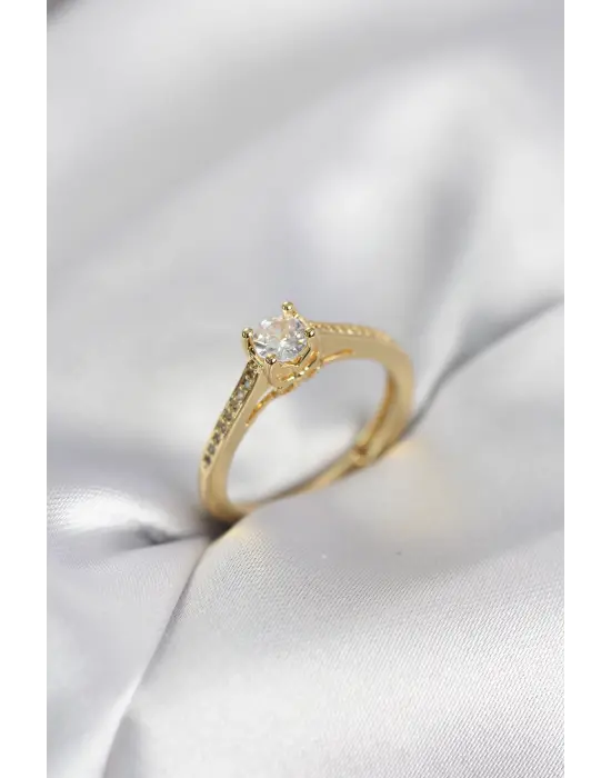 Tek Taş Gold Renk Zirkon Taşlı Model Kadın Yüzük