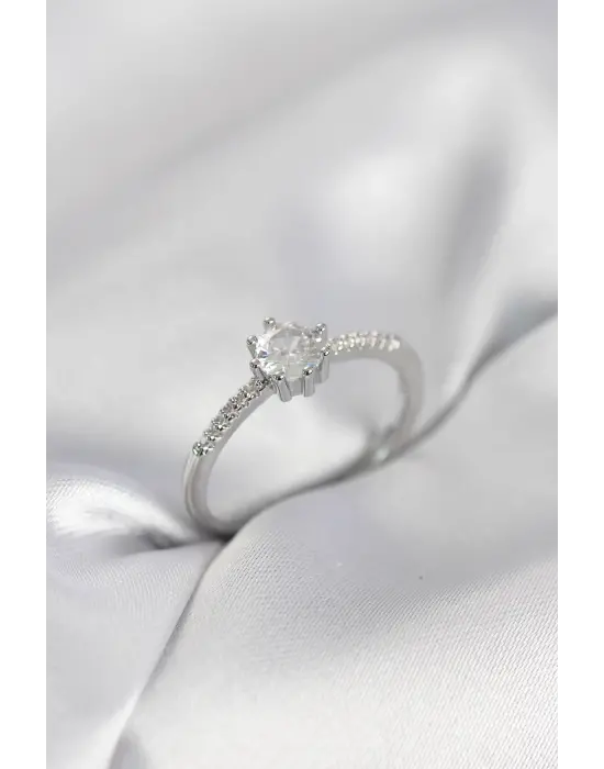 Tek Taş Model Gümüş Renk Zirkon Taşlı Kadın Yüzük