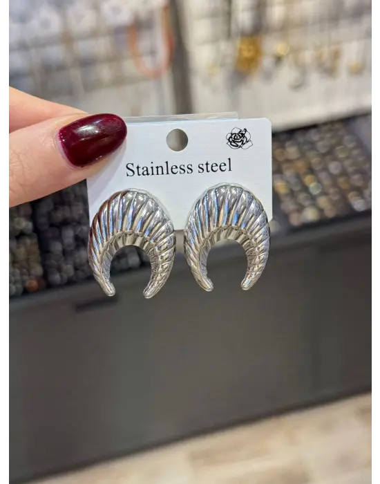 Ters U boynuz Şeklinde Gümüş Çelik Küpe