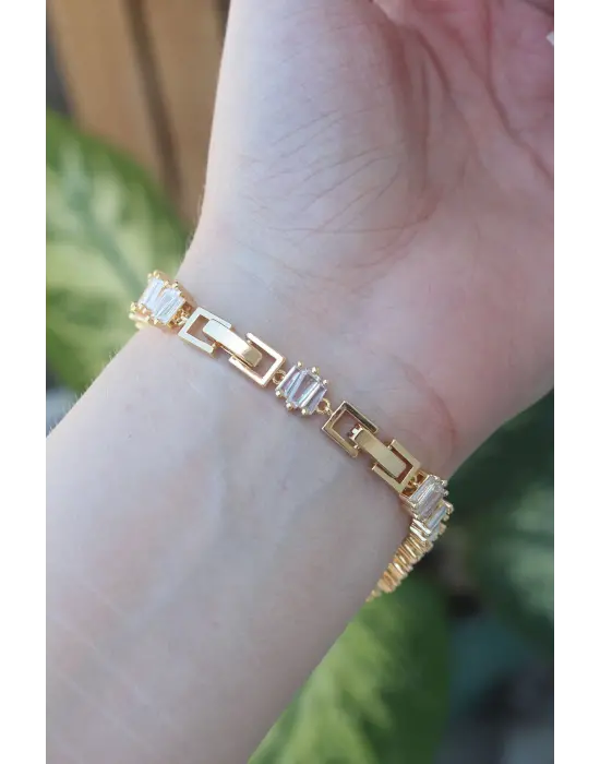 Vip Seri Pirinç Zirkon Taşlı Gold Renk Kare Su Yolu Model Bileklik