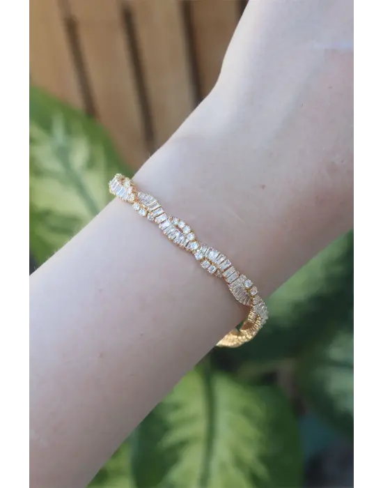 Vip Seri Çelik Zirkon Taşlı Gold Renk Sarmal Model Bileklik