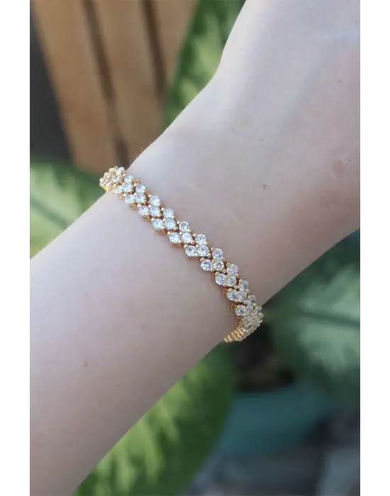 Vip Seri Pirinç Zirkon Taşlı Gold Renk Şerit Su Yolu Model Bileklik