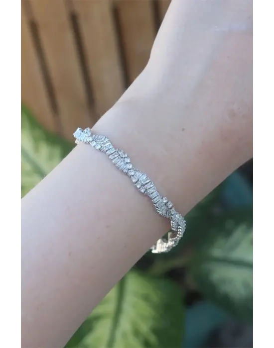 Vip Seri Pirinç Zirkon Taşlı Gümüş Renk Sarmal Model Bileklik