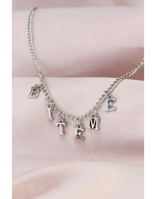 Yeni Sezon Biteme Yazılı Gümüş Renk Sallantılı Kadın Kolye