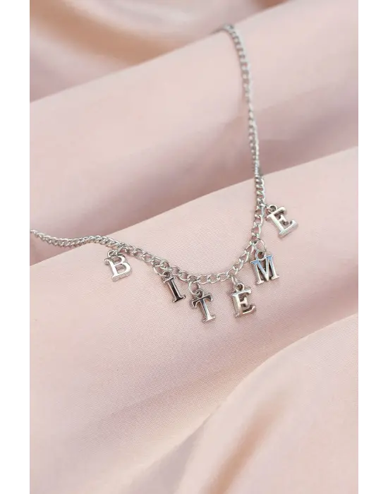 Yeni Sezon Biteme Yazılı Gümüş Renk Sallantılı Kadın Kolye