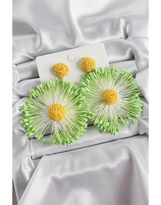 Yeşil Püsküllü Papatya Figürlü Hasır Örgü Model Gold Renk Kadın Küpe
