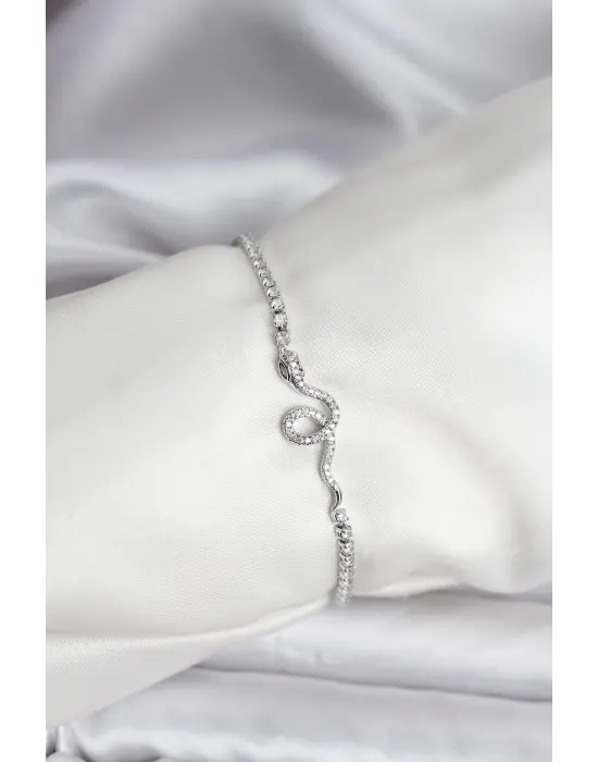 Yılan Model Zirkon Taşlı Gümüş Renk Pirinç Su Yolu Kadın Bileklik