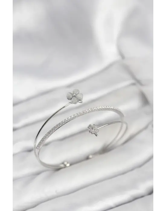 Yonca Çiçek Model Çelik Gümüş Renk Kadın Bileklik