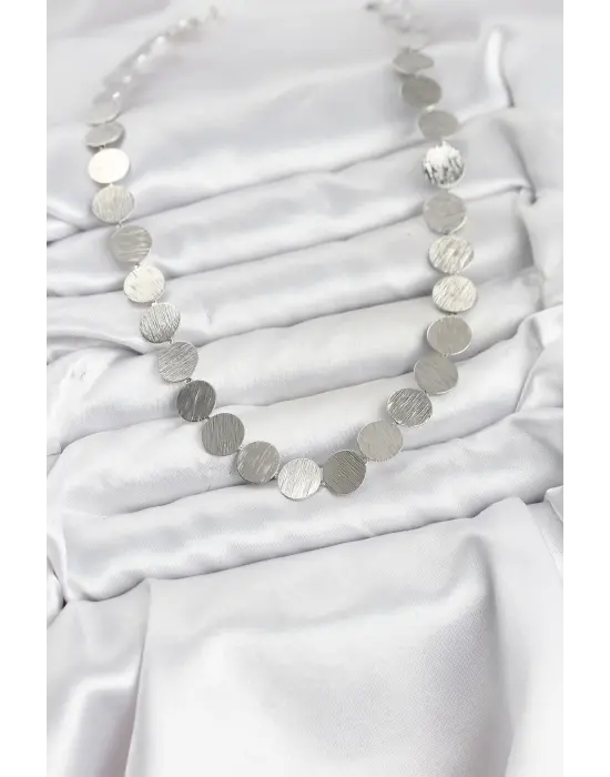 Yuvarlak Plaka Model Gümüş Renk Kadın Kolye