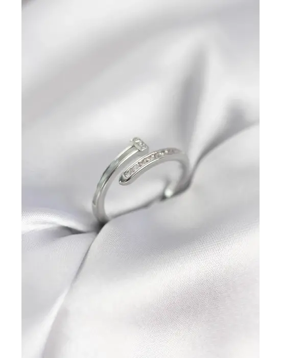 Zirkon Taşlı Gümüş Renk Yassı Çivi Model Kadın Yüzük