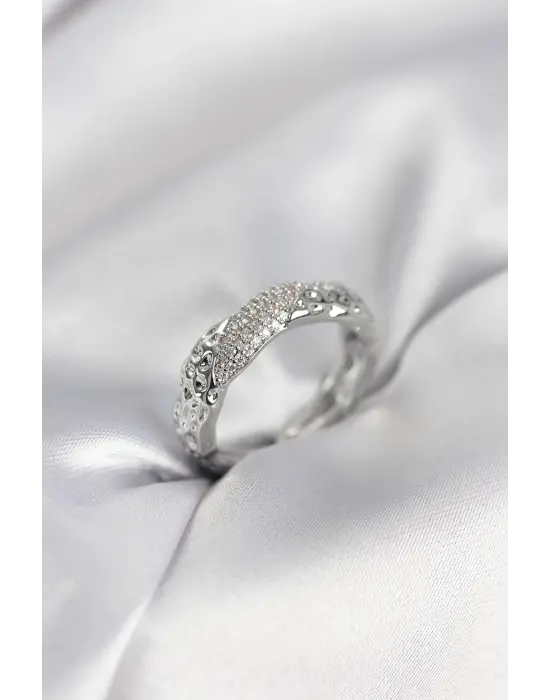 Zirkon Taşlı Puntalı Gümüş Renk Kadın Yüzük