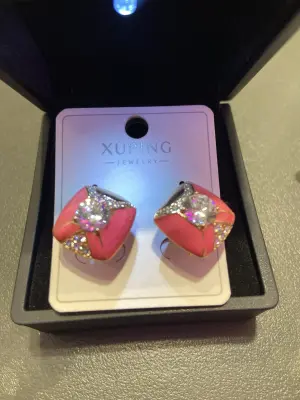 Fuşya Mine Renkli Ortası Taşlı Zarif Kare Küpe