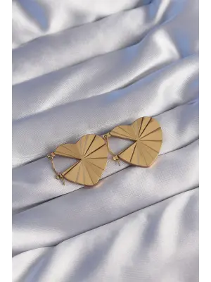   Altın Çizgili Plaka Tasarımlı Kalp Küpe