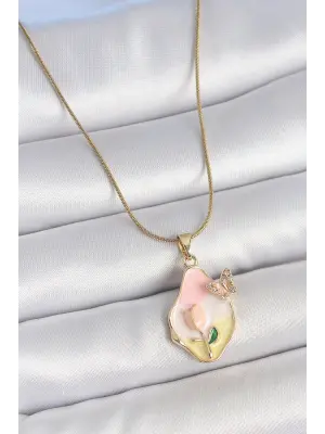 316L Çelik Gold Renk Zincir Damla Mix Renk Çiçek İşlemeli Kelebek Detay Portre Model Kadın Kolye