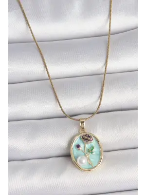 316L Çelik Gold Renk Zincir Mavi Çiçek İşlemeli İnci Detay Portre Model Kadın Kolye