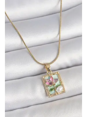 316L Çelik Gold Renk Zincir Mavi Mineli Çiçek İşlemeli İnci Detay Portre Model Kadın Kolye