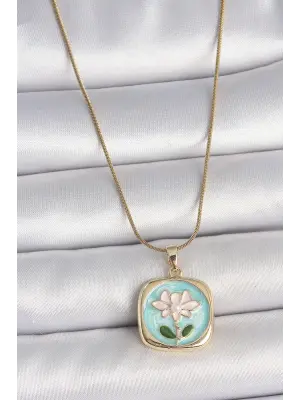 316L Çelik Gold Renk Zincir Mavi Papatya İşlemeli İnci Detay Portre Model Kadın Kolye