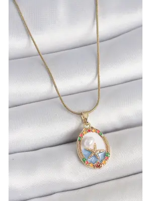 316L Çelik Gold Renk Zincir Mix Renkli Deniz Yıldız İşlemeli İnci Detay Portre Model Kadın Kolye