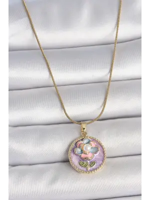 316L Çelik Gold Renk Zincir Mor Çiçek İşlemeli İnci Portre Model Detay Kadın Kolye