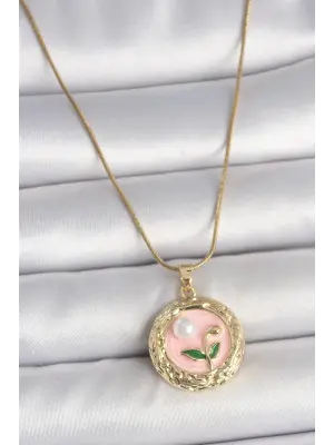 316L Çelik Gold Renk Zincir Pembe Çiçek İşlemeli inci Detay Portre Model Kadın Kolye