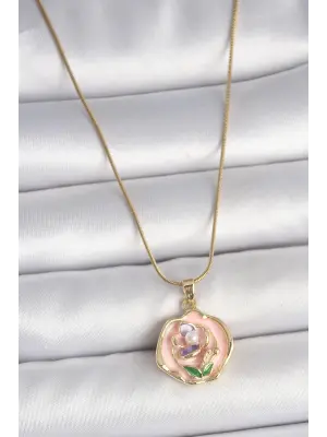 316L Çelik Gold Renk Zincir Pembe Renkli Çiçek İşlemeli İnci Detay Portre Model Kadın Kolye