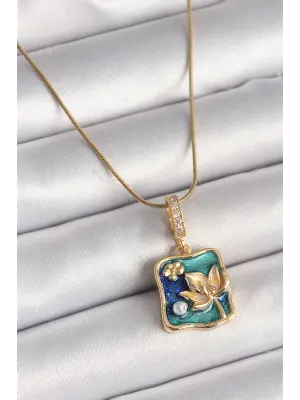 316L Çelik Gold Renk Zincir Zirkon Taş Detaylı Mavi İşlemeli Çiçek Portre Model Kadın Kolye