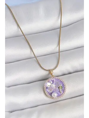 316L Çelik Gold Renk Zincir Zirkon Taşlı Mor Mineli Çiçek İşlemeli İnci Detay Portre Model Kadın Kolye