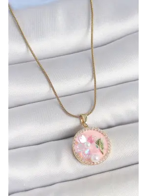 316L Çelik Gold Renk Zincir Zirkon Taşlı Pembe Mineli Çiçek İşlemeli İnci Detay Portre Model Kadın Kolye