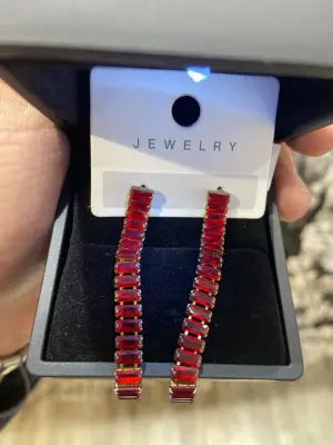 Kırmızı Taşlı Uzun Su Yolu Baget Küpe