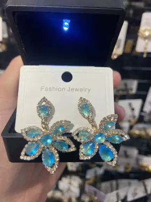 Mavi Taşlı Çiçek Model Abiye Sallantılı Küpe