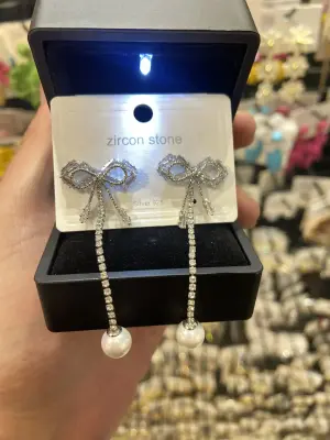 Taşlı Fiyonk Kurdele Küpe Sallantılı İncili