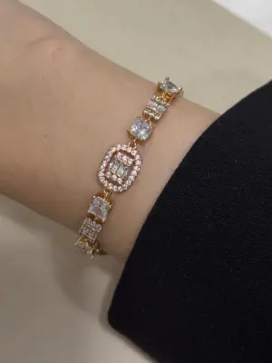 Ortası Baget Bol Taşlı Sarı Kararmaz Bileklik