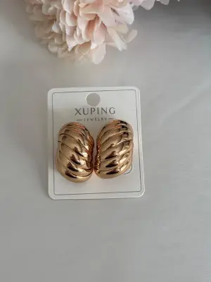 Oval Tırtık Çelik Küpe Modeli