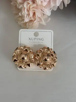 Çiçek Görünümlü Rose Çelik Küpe