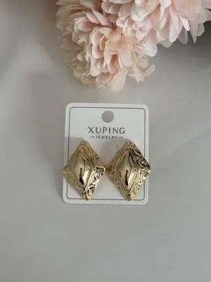 Üçgen Model Sarı Çelik Küpe