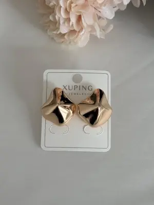 Metal görünüşlü geometrik çelik rose küpe