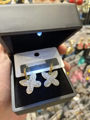 Zirkon Taşlı Beyaz Kelebek Kanatlı Küpe