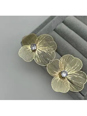Büyük Çiçek Modelli Ortası Taşlı Gold Yaprak Küpe