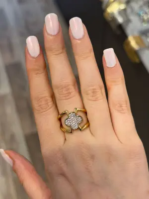 Taşlı Yonca Çiçeği Açık Altın Renk Kadın Çelik Yüzük