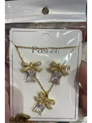 Kare Baget Taşlı Fiyonk Detaylı Altın Renk Çelik Takı Seti