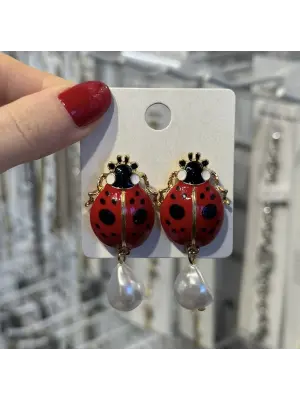 Uğur Böceği Figürlü İnci Detaylı Kadın Küpe