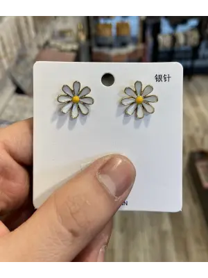 Kore Y2K Model Minimal Çiçek Papatya Küpe