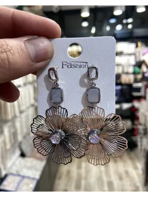 Gümüş Renk Pırlanta Taşlı Tel Yapılı Hafif Çiçek Model Çelik Küpe