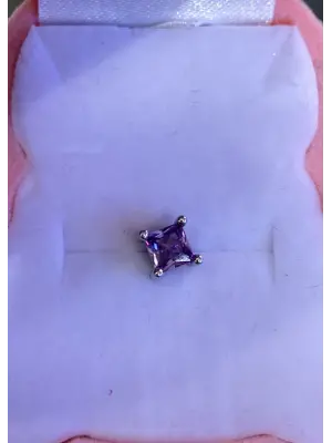 Mor Renk Baget Taşlı Tragus Piercing