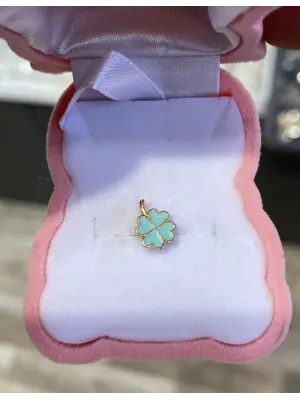 Cerrahi Çelik Tragus Piercing Modeli: Altın Renkli Yeşil Yonca