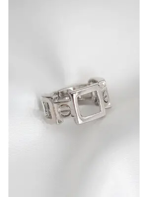 Ayarlamalı Gümüş Renk Marka Detay Kare Yüzük