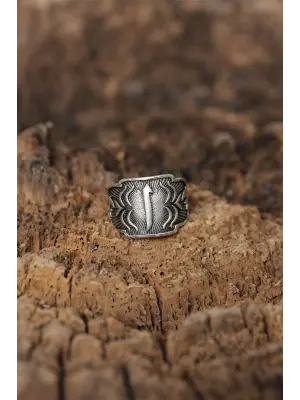 Ayarlamalı Vav Tasarımlı Erkek Yüzük