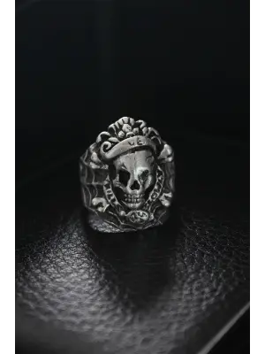 Ayarlanabilir Örümcek Ağında Kurukafa Figürlü Erkek Yüzük