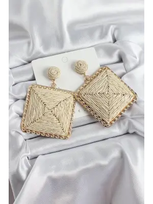 Bej Kare Figürlü Hasır Örgü Model Gold Renk Kadın Küpe
